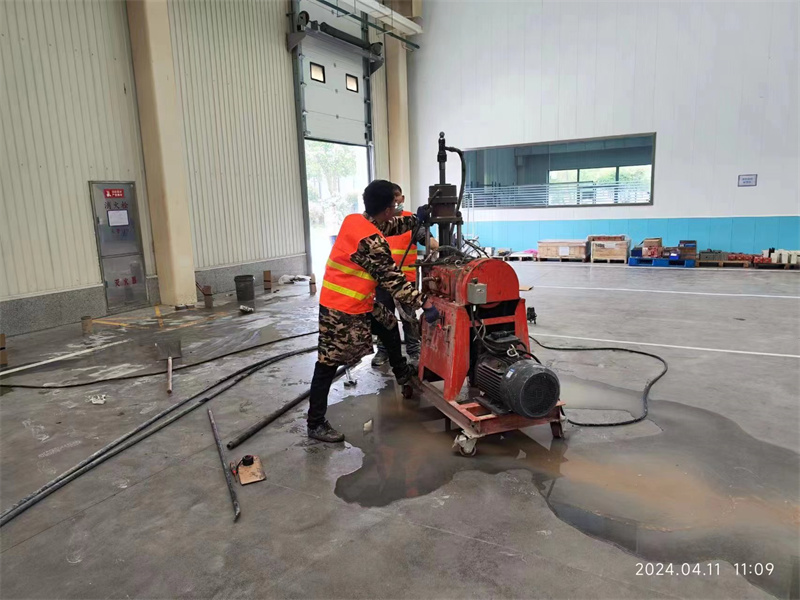 吴川厂房地面下沉塌陷注浆加固施工